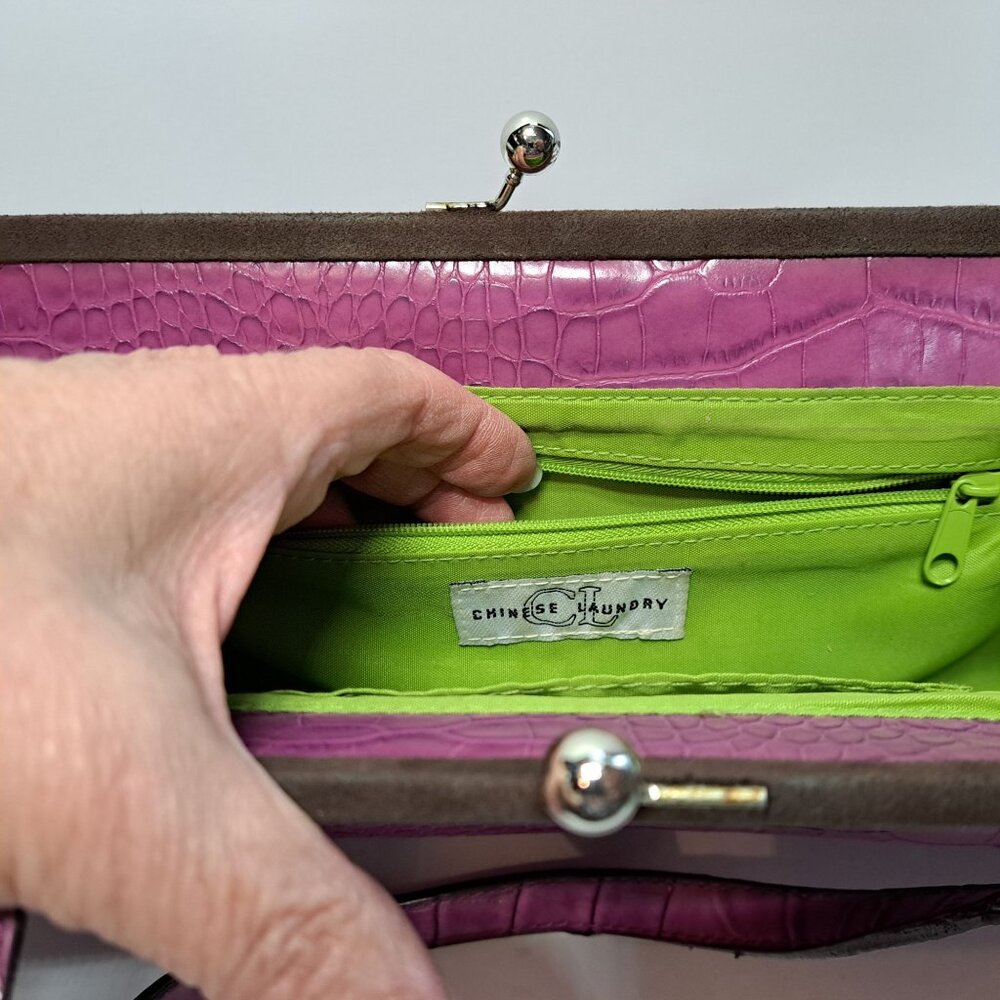 Chinese Laundry Clutch 2 Handle Hot Pink Faux Croc Green Lining Kiss Lock - Picture 5 of 12